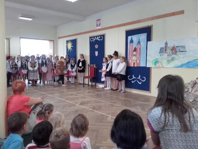 Przedstawienie "Legenda o Smoku Wawelskim" w SP2